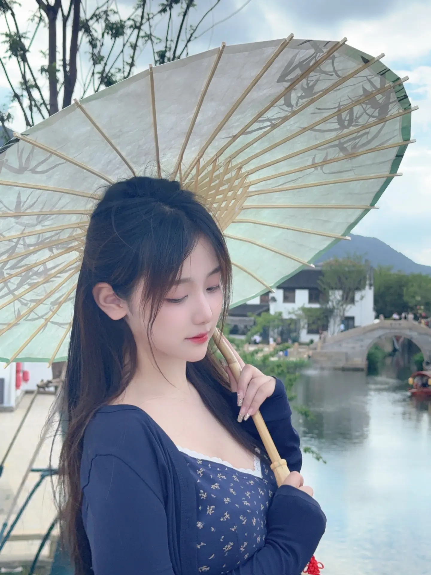 做一回书里的国风少女古镇