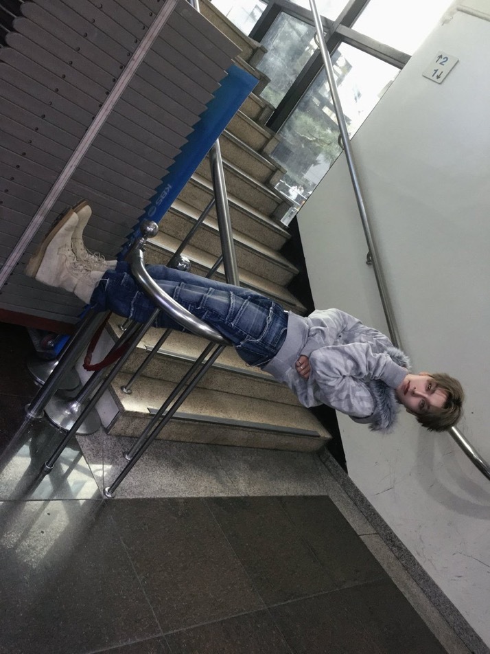 音银台阶拍照又拍出新花样的爱豆(feat.贺鑫隆的核心力量） 