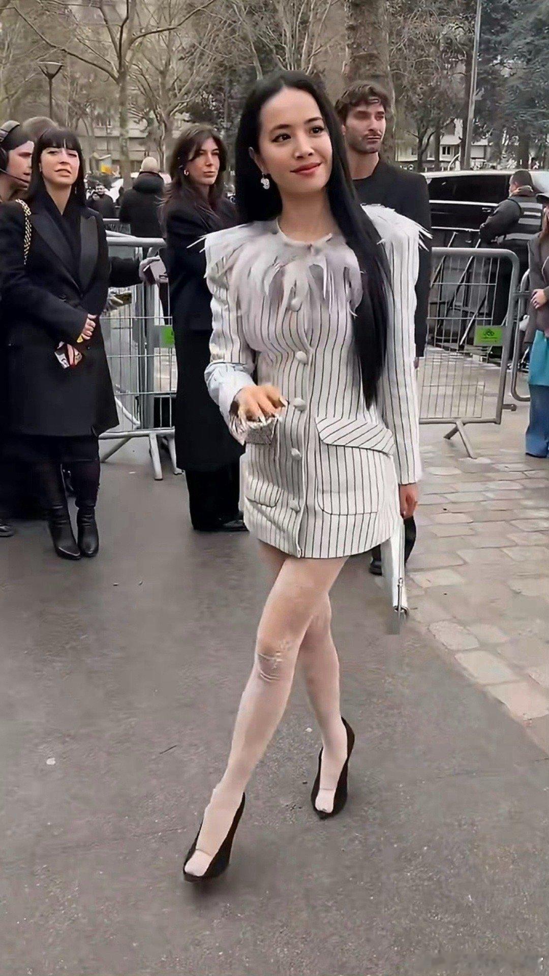 蔡依林的高跟鞋好奇特，永远走在时尚潮流的前沿 