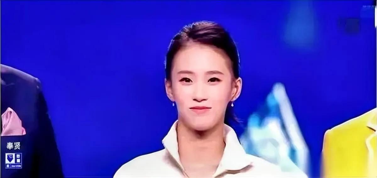 陈芋汐一上台，我直接“哇”出声——

不是因为她穿得多炸，是她往那儿一站，像株刚