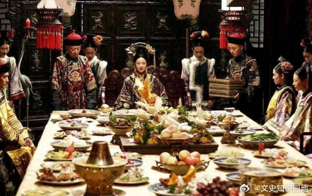 一天，慈禧太后没了胃口，吃啥都不香，可把御膳房给吓坏了。慈禧年老时对饮食极为挑剔