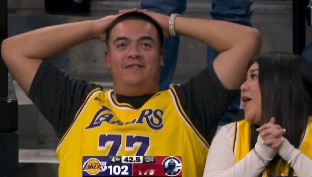 NBA 这球一进，湖人宣告逆转失败，球迷抱头绝望。湖人最多落后到26分，追到只差
