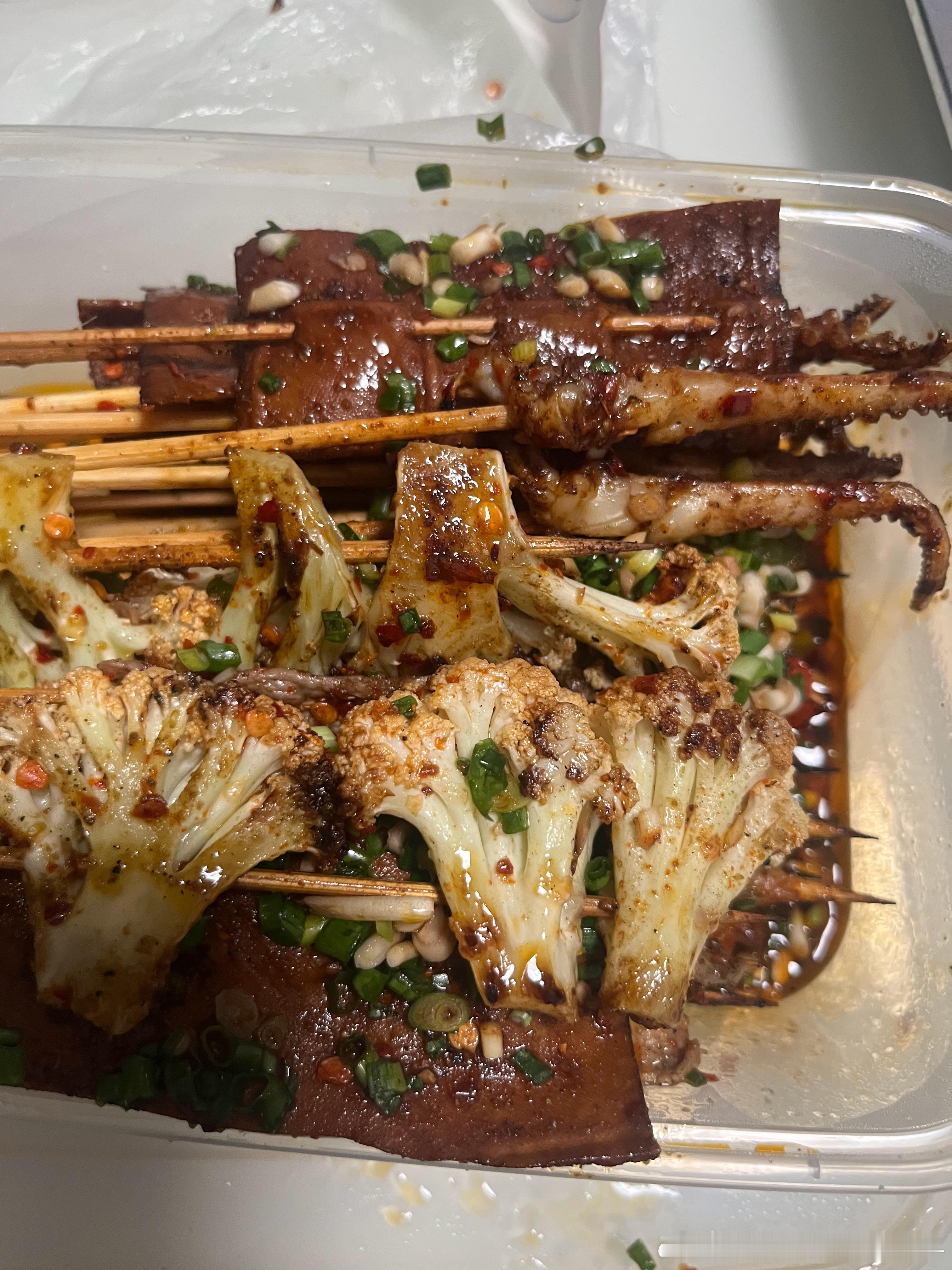 还有俩小时，已经吃饱了。 