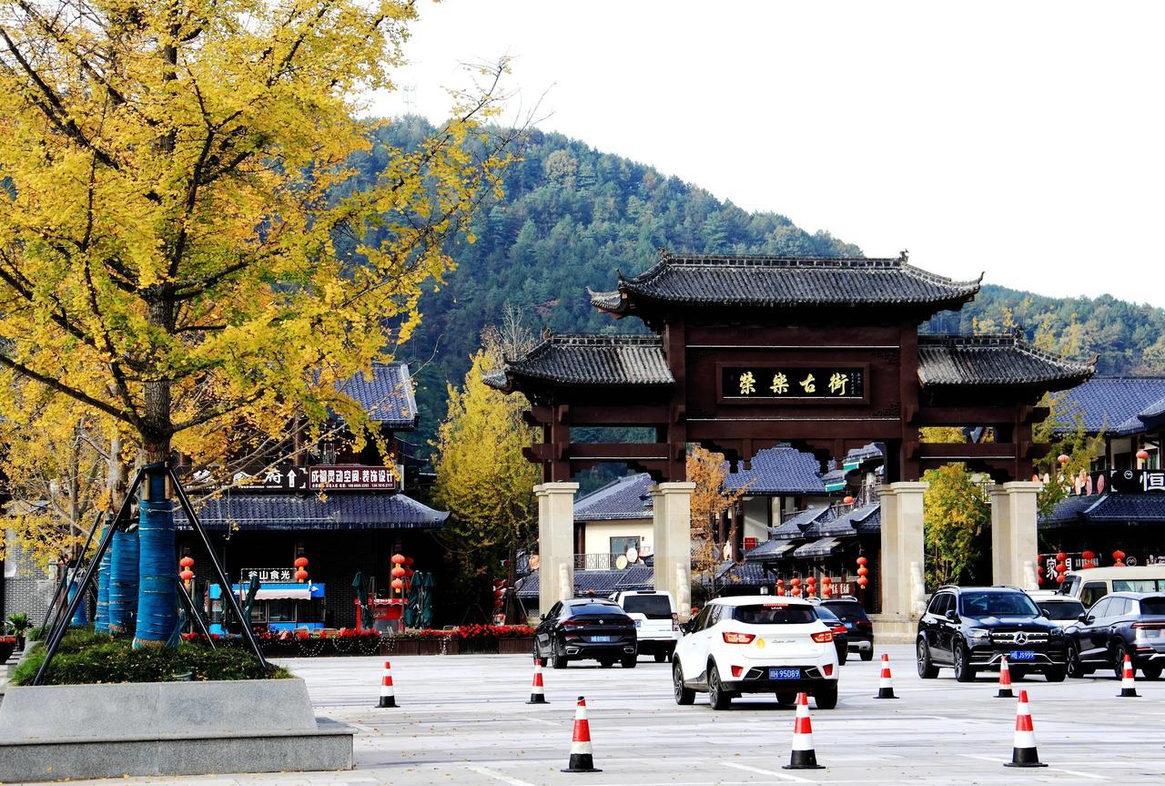 原生态的古镇确实不错！但也存在弊端，比如食宿安排很难落实，让人有些无奈。[赞][