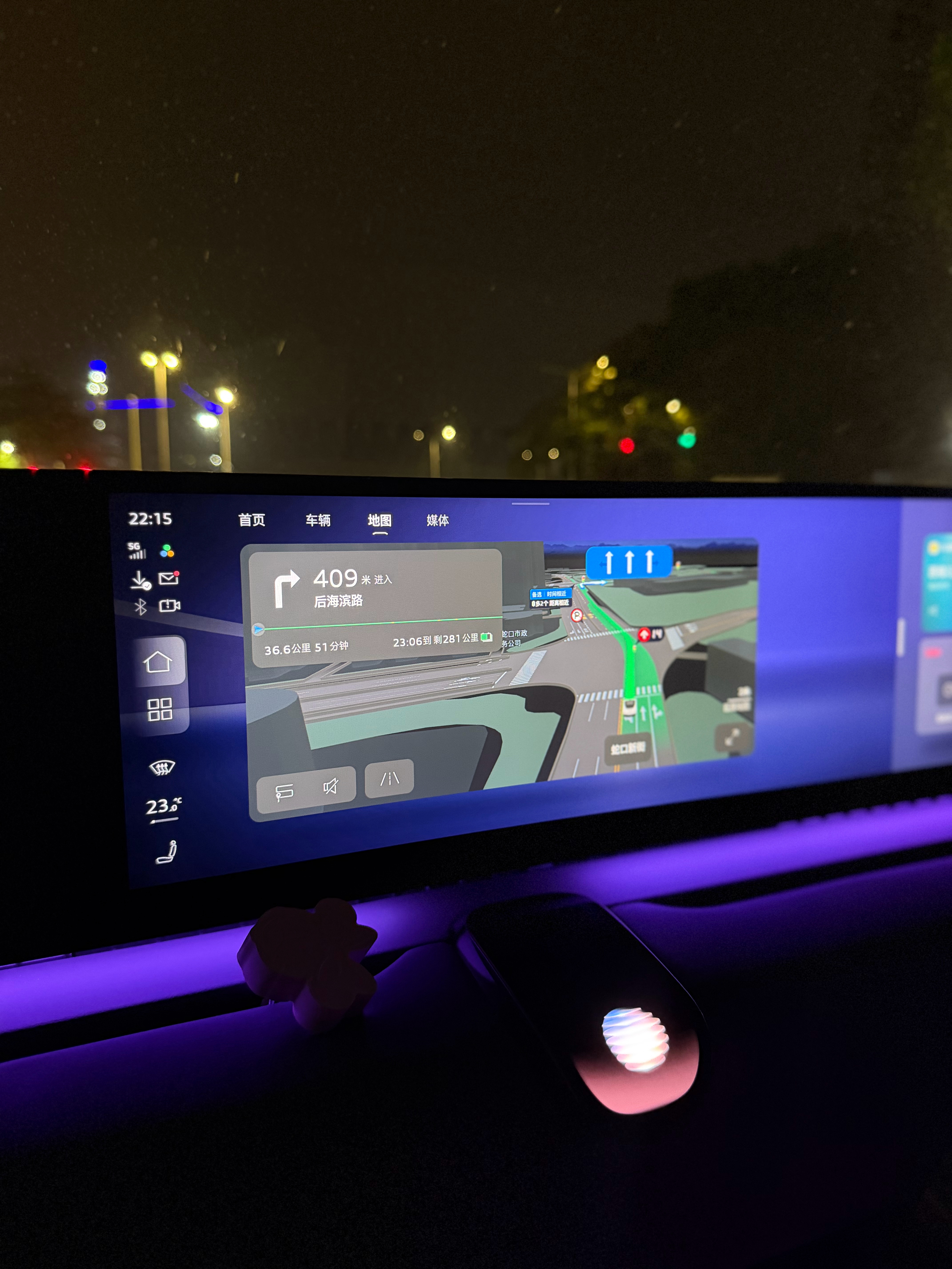 别说，小姐姐的车，还挺干净的