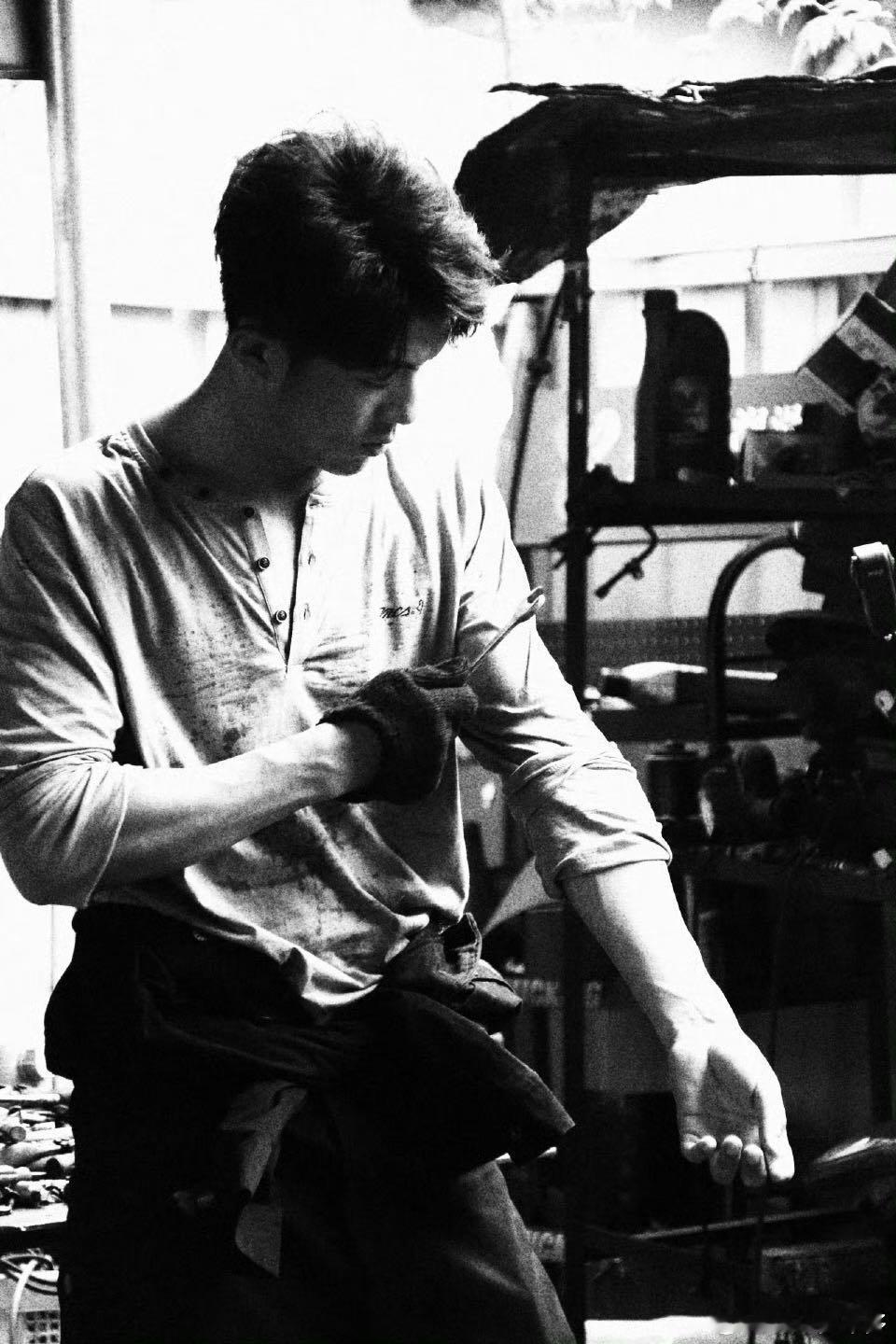 李泽锋新剧换赛道换太彻底了李泽锋演的程小东毁灭式纯爱 李泽锋新剧直接刷新认知，赛