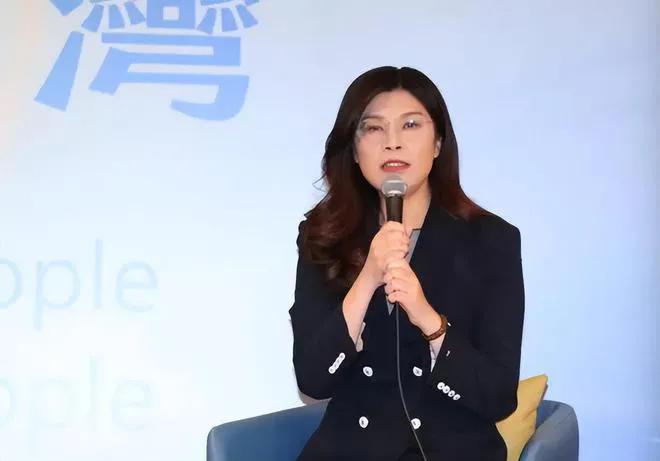 在台湾，说一句我是中国人居然成了罪过？

国民党主席郑丽文最近跟大学生聊天时，直