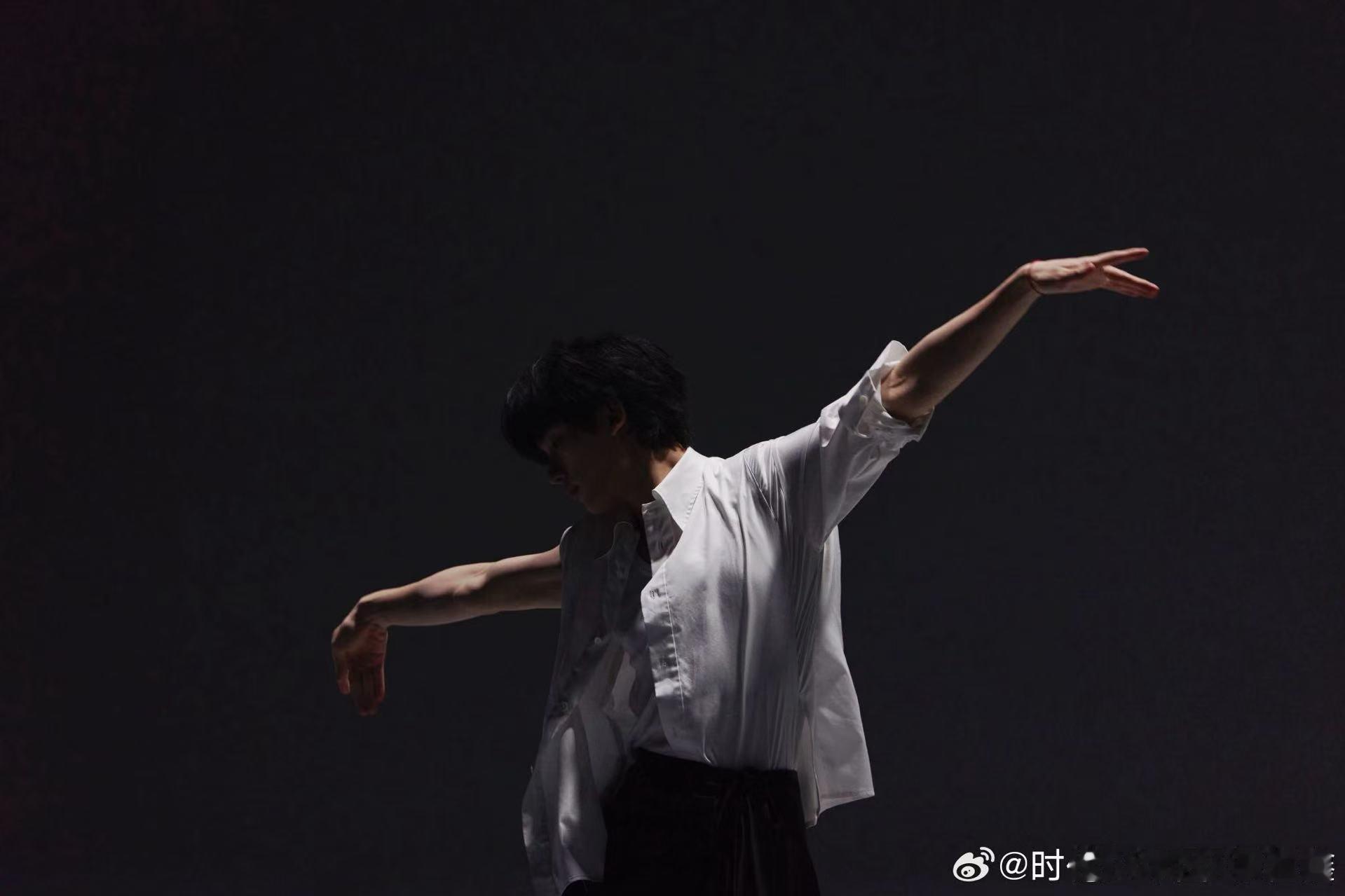 丁程鑫谈第一次录跑男的心情第一次加盟跑男对丁程鑫来说也是一次全新挑战，坦言当下心