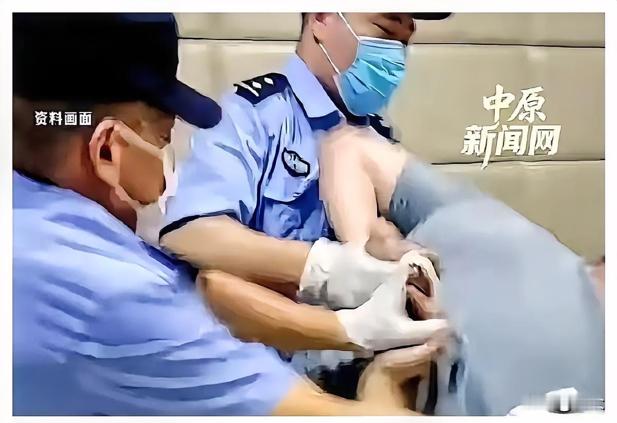 昨晚，国家安全机关罕见地用"彻底清场"来形容自己的行动，这不是电影里的桥段，而是