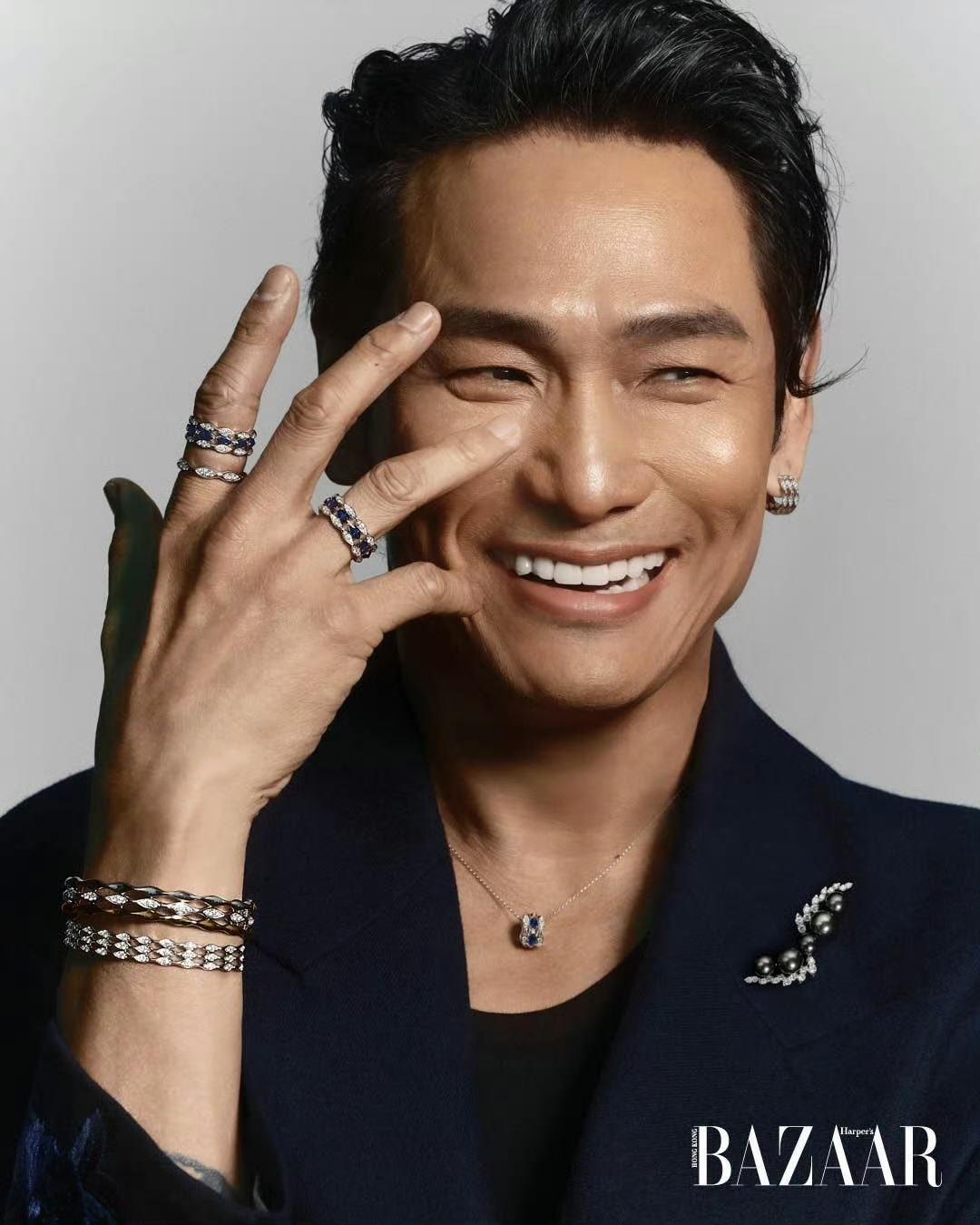 此人有个梗，香港人看到他，会叫他许生，63岁了，魅力无限。