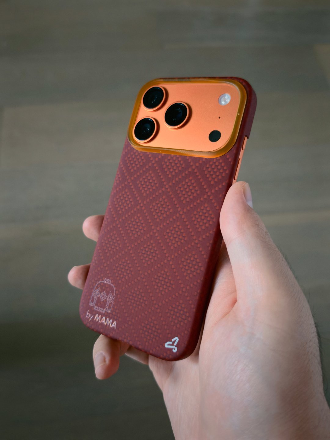 为数不多的跟橙色搭配还算协调的轻薄手机壳 ​​​