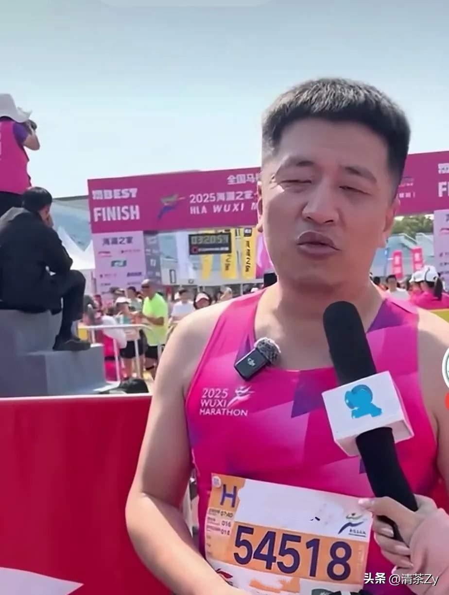 在直播中，有网友提醒张老师说他的嘴唇发紫建议他去医院检查一下心脏，如果心脏不好应