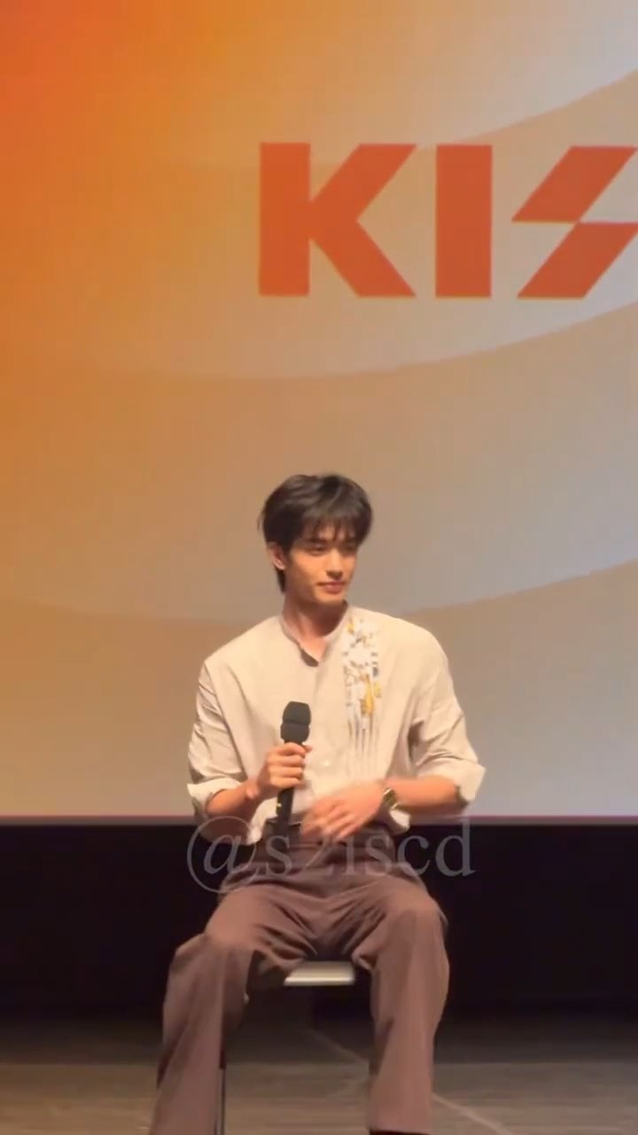 今天也是用韩文打招呼的帅龙！！还臭屁地说今天粉丝喊全球少女的梦不太齐哈哈哈哈宋威