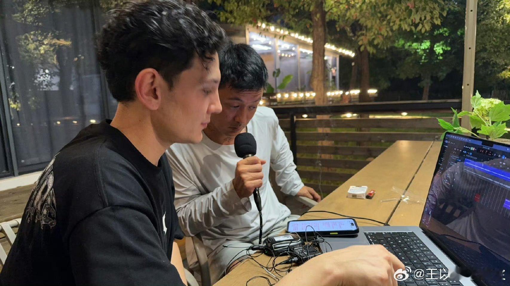 余文乐也在嗑艾热王以太余文乐和早安坐一桌 这是什么奇妙组合！余文乐和早安一桌，还