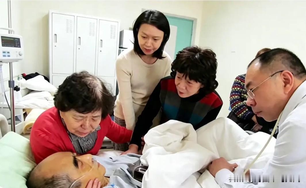2013年，弥留之际的庄则栋躺在北京医院的病床上。作为曾经的世界冠军、“乒乓外交