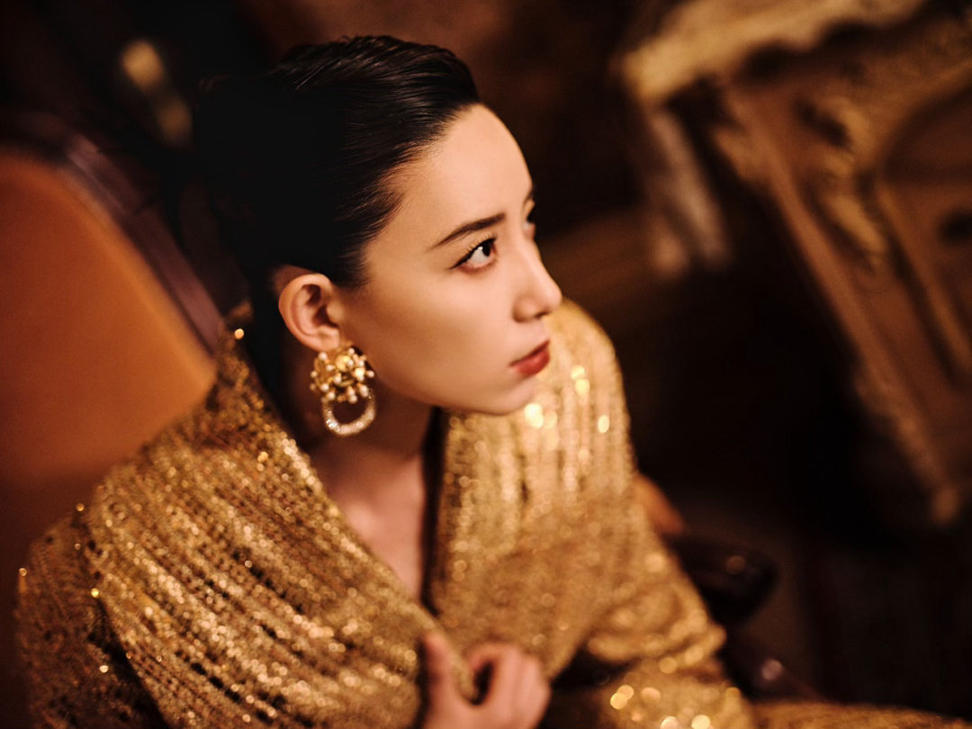 李斯丹妮金发挑染 李斯丹妮你怎么帅成这样！红毯上的金发挑染造型太能打了，漫撕女本