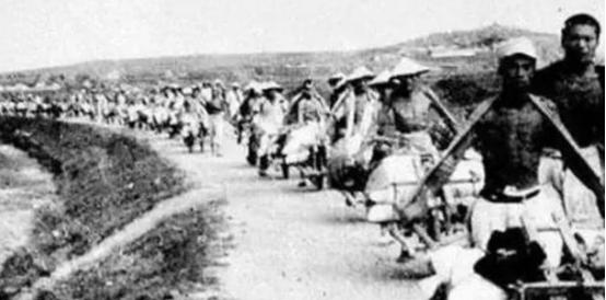 淮海战役，这场决定命运的战斗，真的是气吞万里如狼似虎。1948年底，解放军与国民