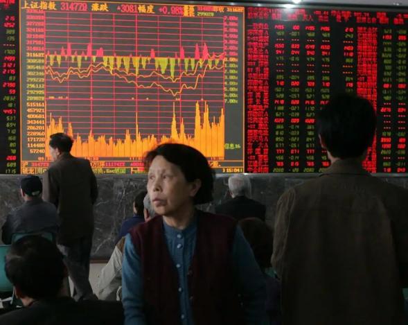 一位浙江乌镇股民以12元买入腾景科技15000股，涨到25元时又补了8000股，