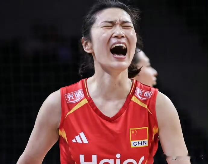 山东女排的这波操作简直绝了！一口气送3名当打之年的主力出国打球挣钱。王梦洁、杨涵