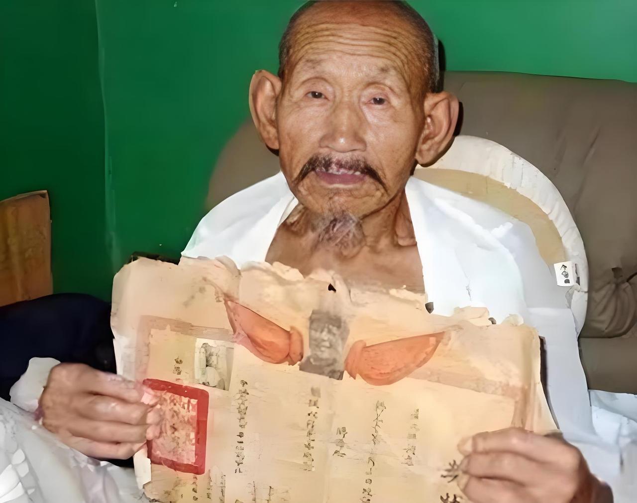 1994 年，河南 73 岁老农卢文焕欠债不还，法院人员上门时，他害怕的躲了起来