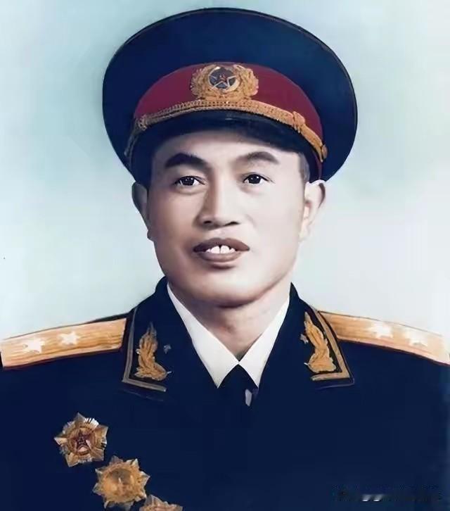 开国中将皮定均暴怒举刀要杀俘虏，警卫员朝天连开三枪，一声枪响守住铁军铁律
 
提