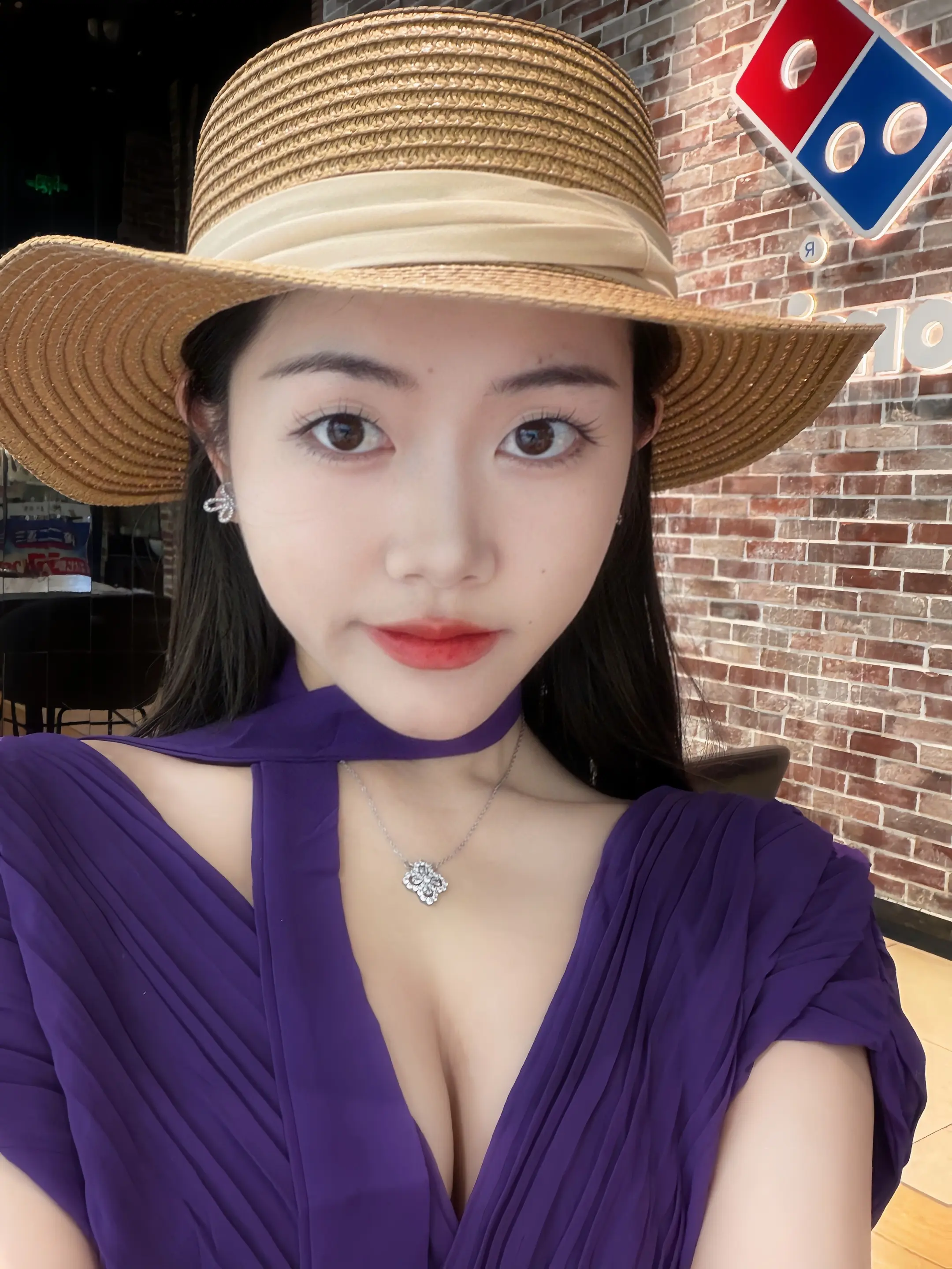 渐渐归于平淡 无心再爱新人 也不盼着被爱 人生越活越清寂.