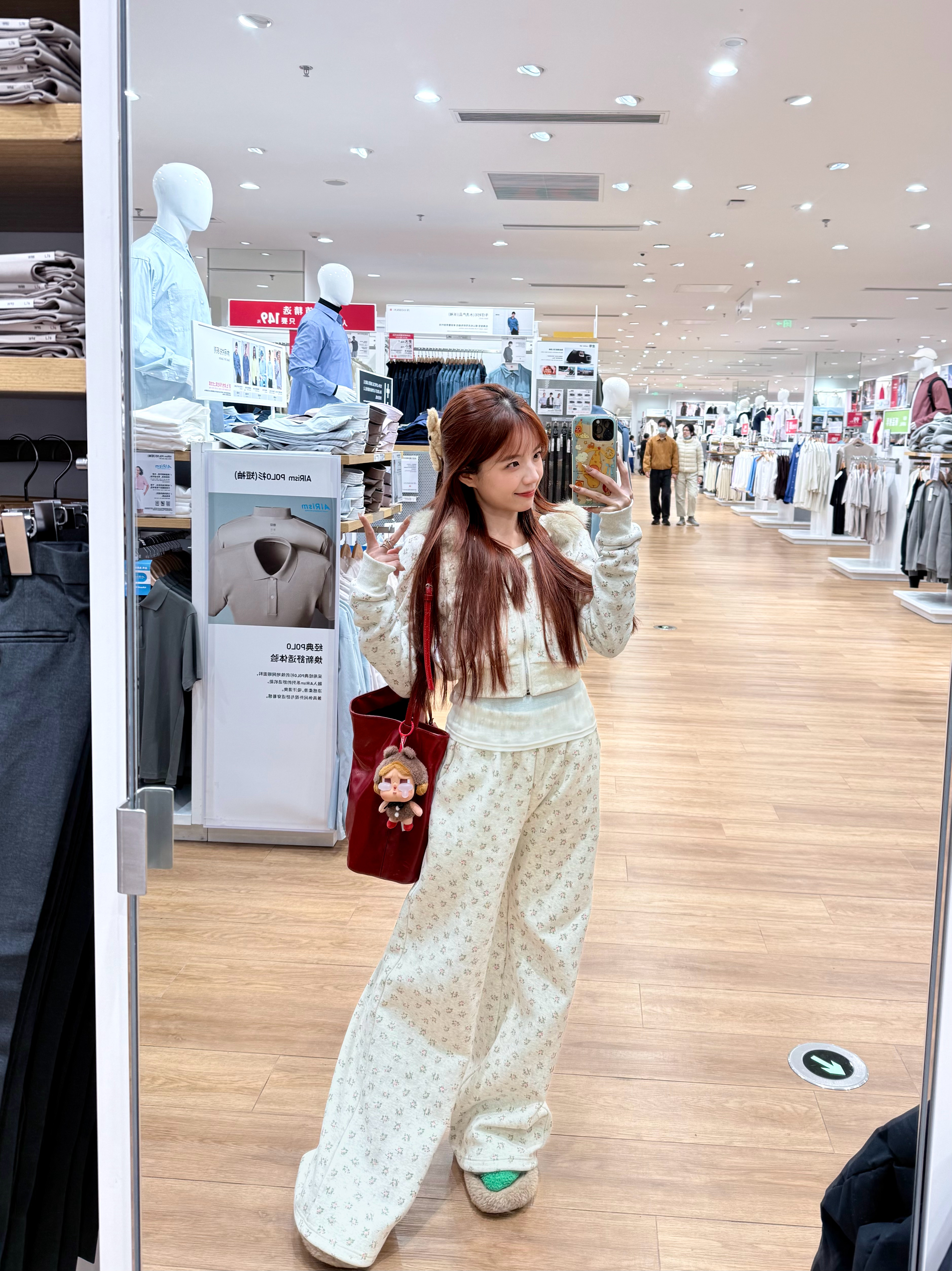 在sz的主线任务就是每天和各种朋友出门吃饭 逛街 喝茶 聊天 很重复但很有意思的