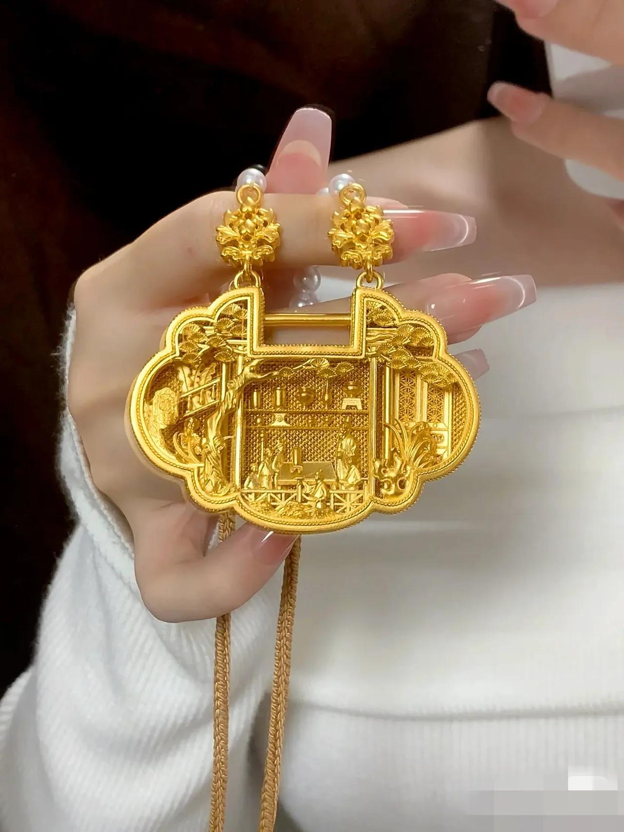 你们发现没有，
黄金正在发生一件极其诡异的事情，
那就是当所有人
都在讨论黄金的