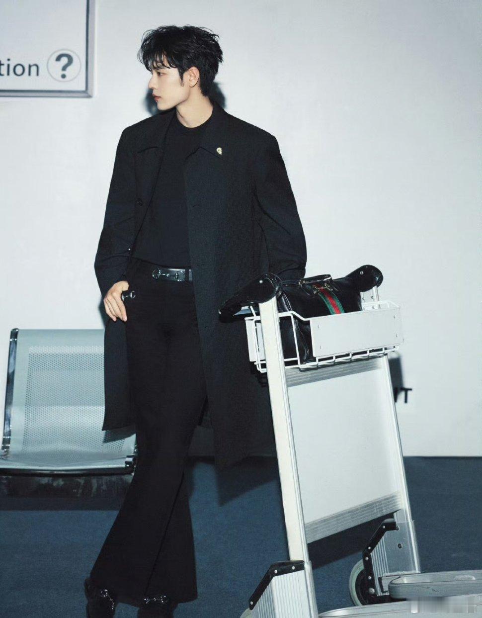 肖战看秀顶级待遇肖战看秀顶级待遇顶奢待遇从来不是凭空来的，是实力、影响力、商业价