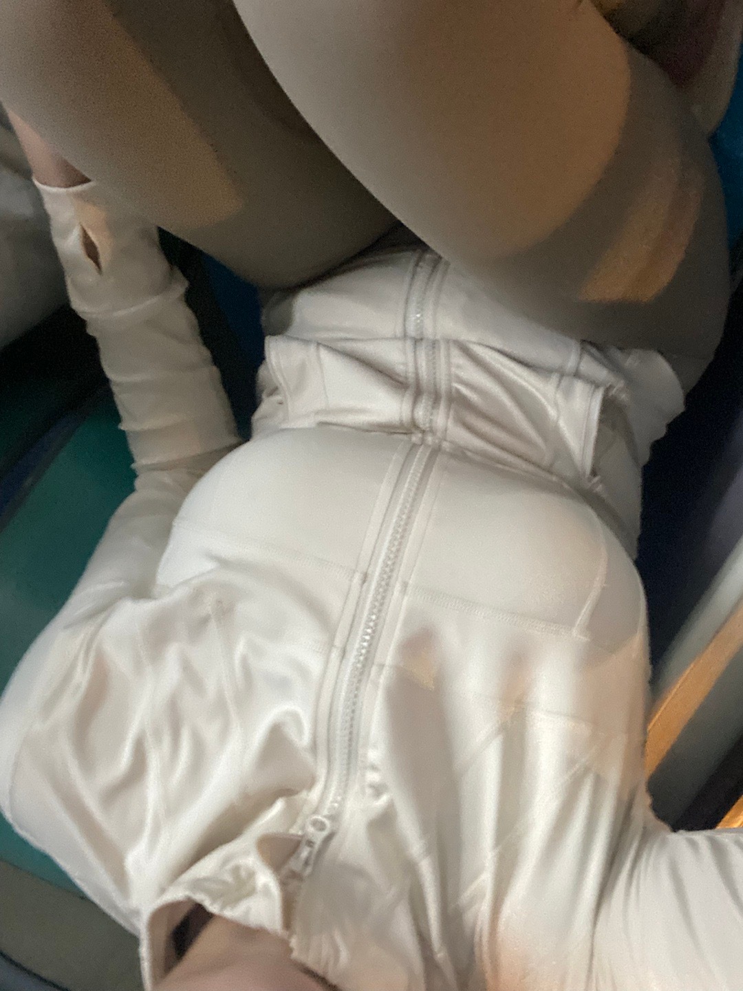 住村里吃烧烤都的坐3站公交车去吃，贵还难吃 ​​​