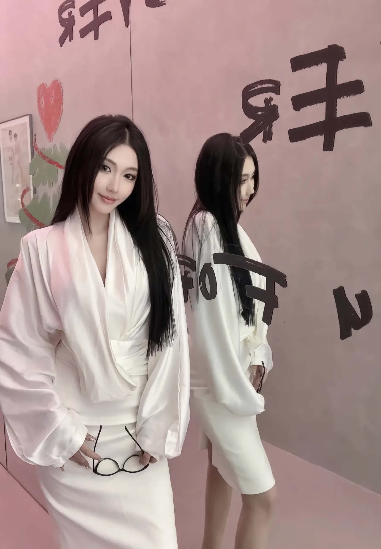 不是网络上的电子恋人 是远在异地的家妻。