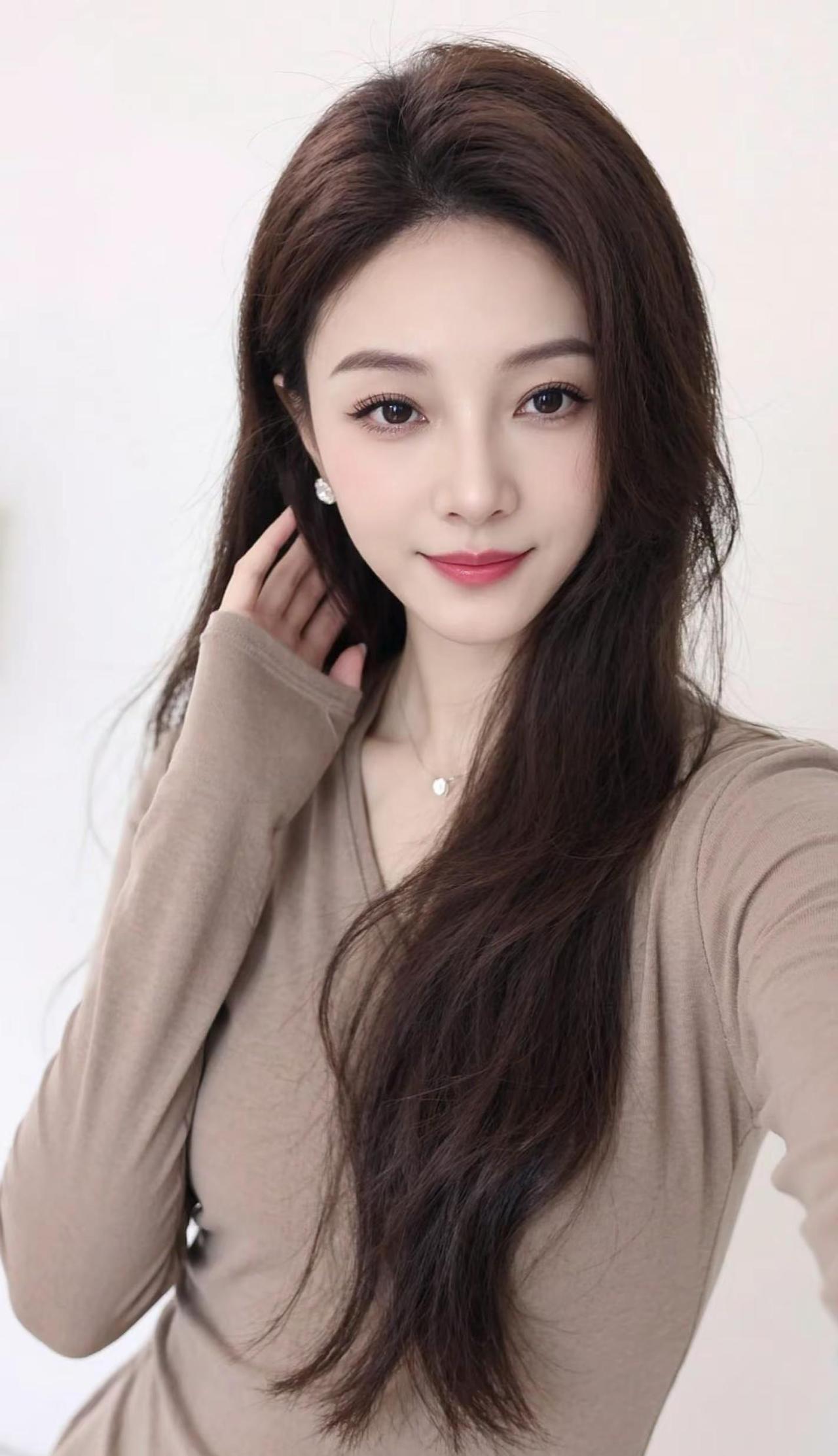 每天的时间过的好快，这个周末又结束了！AI淡颜生活拍 姐也可以纯欲风 纯欲v领系