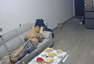 1 失策了！前一秒心里乐开了花，下一秒险些惊得眼瞎。[震惊]
2 这个动作看似简