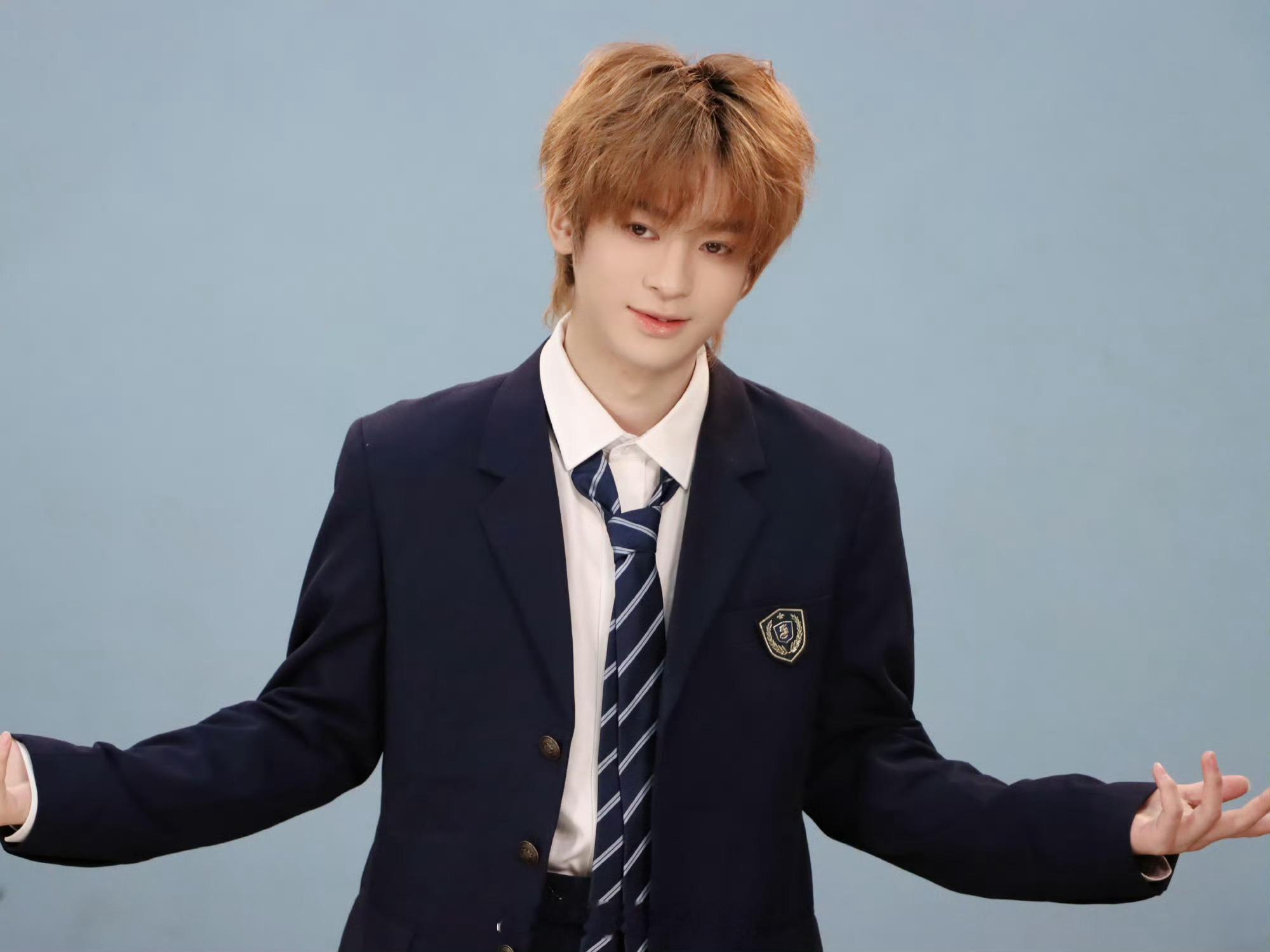 赛场指挥秒变校园学长！瓜仔直接嗨喽👋WBGSuk校园制服lookPEL职业选手