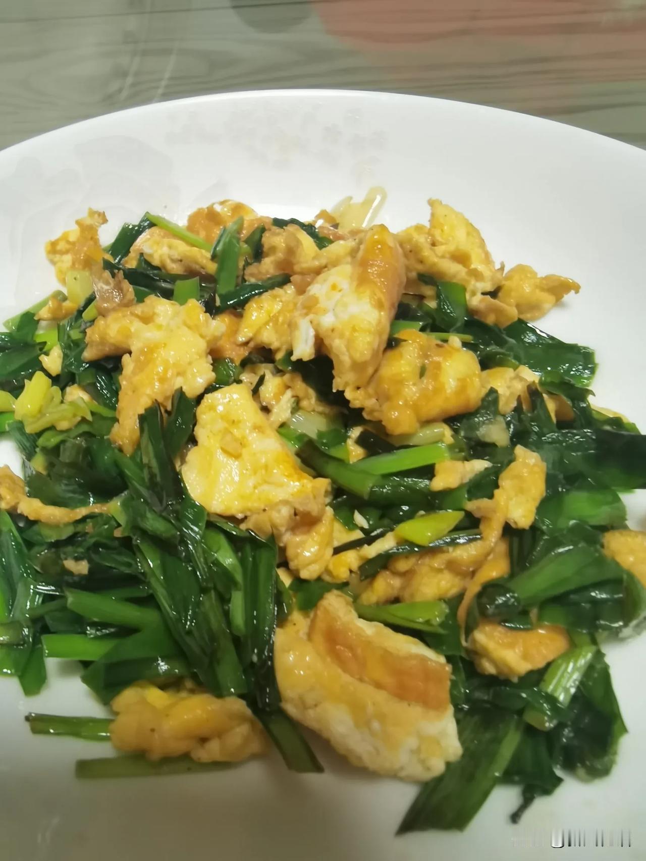 儿子厨房首秀！[笑哭]

中午儿子就说他要今天做晚饭，弄得我一下午坐立不安的，开