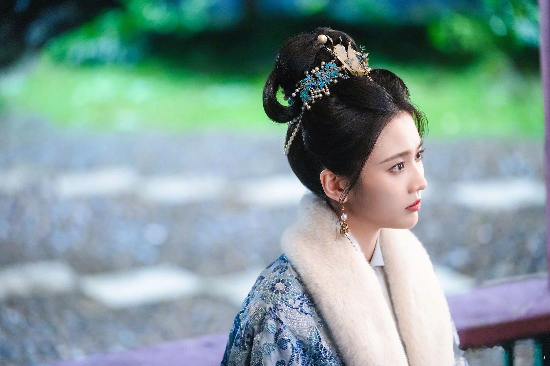 张慧雯编辑记录 张慧雯也太可爱了，收官开心分享剧组合照，结果不小心把修图状态截图