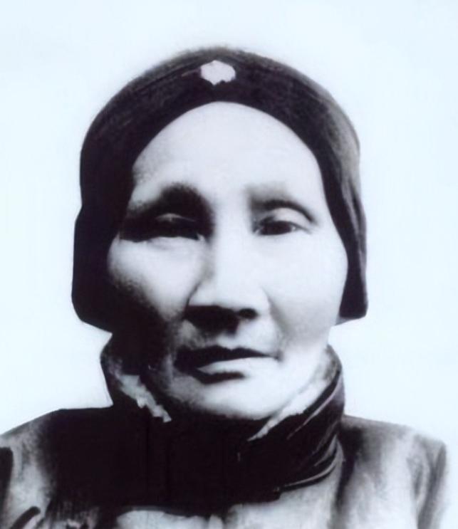 她是清末寡妇尼姑，难耐寂寞半路还俗嫁人，生下一子祸害中国至今，她就是王采玉。
