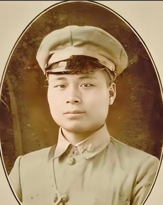 1961年，邱行湘都五十四了，还光棍一条。老战友邱维达看着着急，凑过来嘀咕：“厂