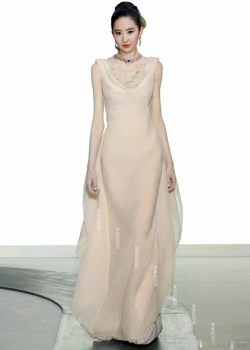 Valentino 2008秋冬高定 好适合仙女刘亦菲 刘诗诗 ​​​