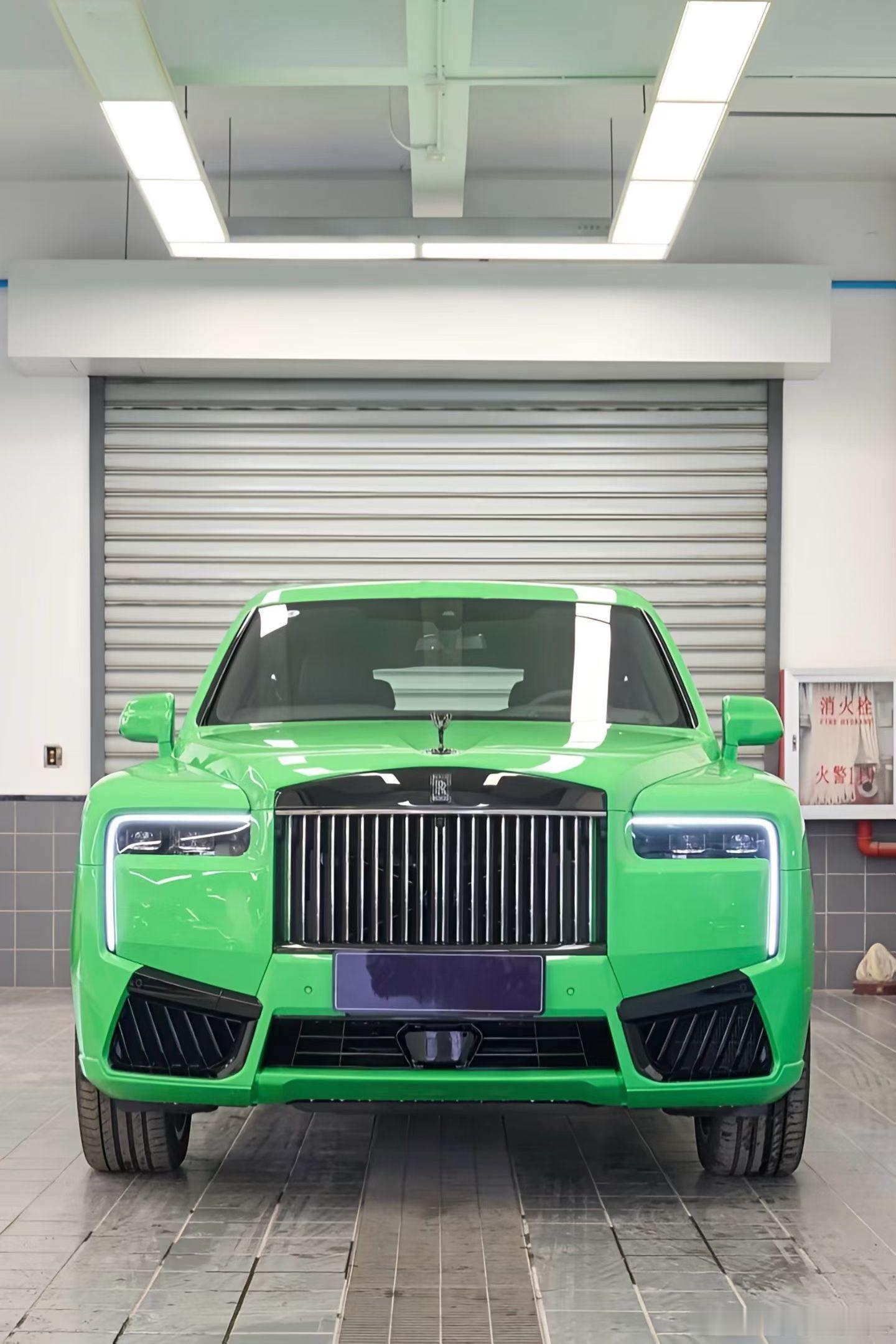 25款库里南Black Badge台风绿（特殊油漆）💚🖤稀缺配色、全新车·期