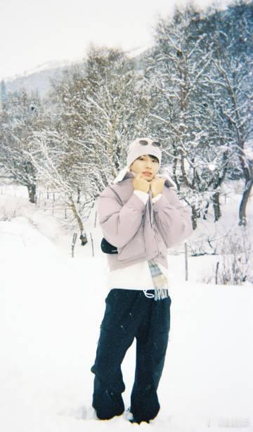 姚琛带妈妈去西藏遇暴雪在色季拉山的雪中寻觅温暖，姚琛和妈妈尽管遭遇了暴雪，但在相