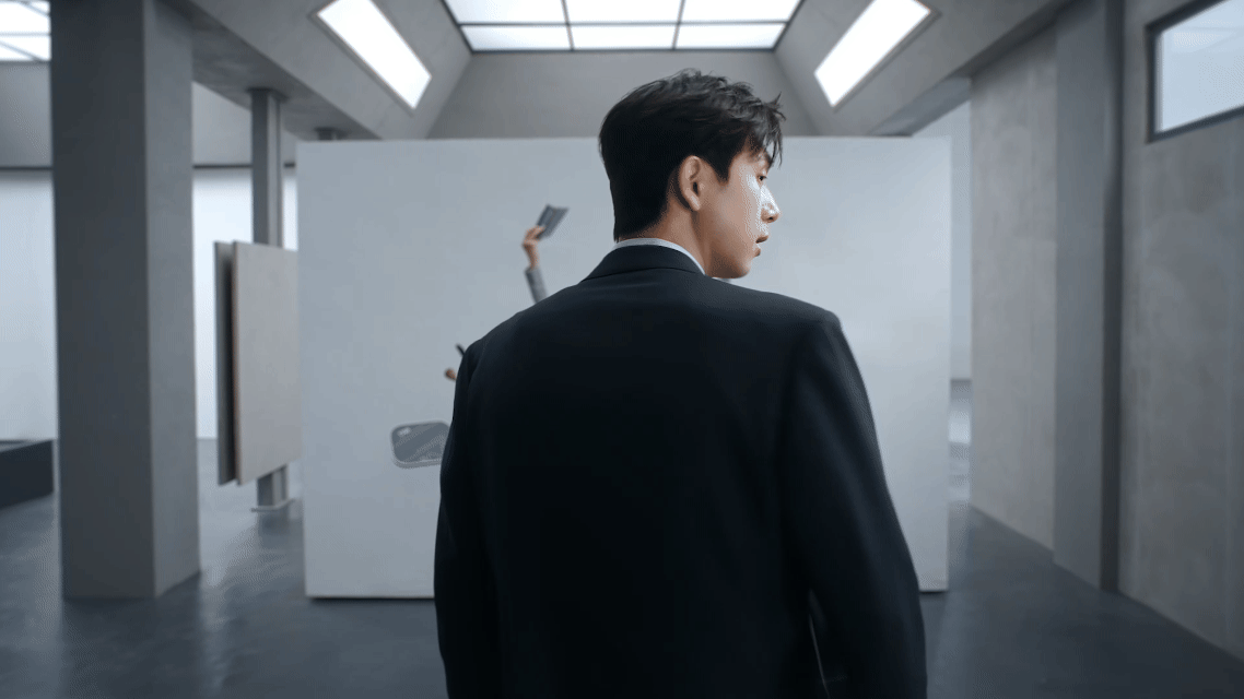 李现的半永久松弛感 有时候会觉得李现像一个隐士，只不过这个隐士恰好是个演员。他在