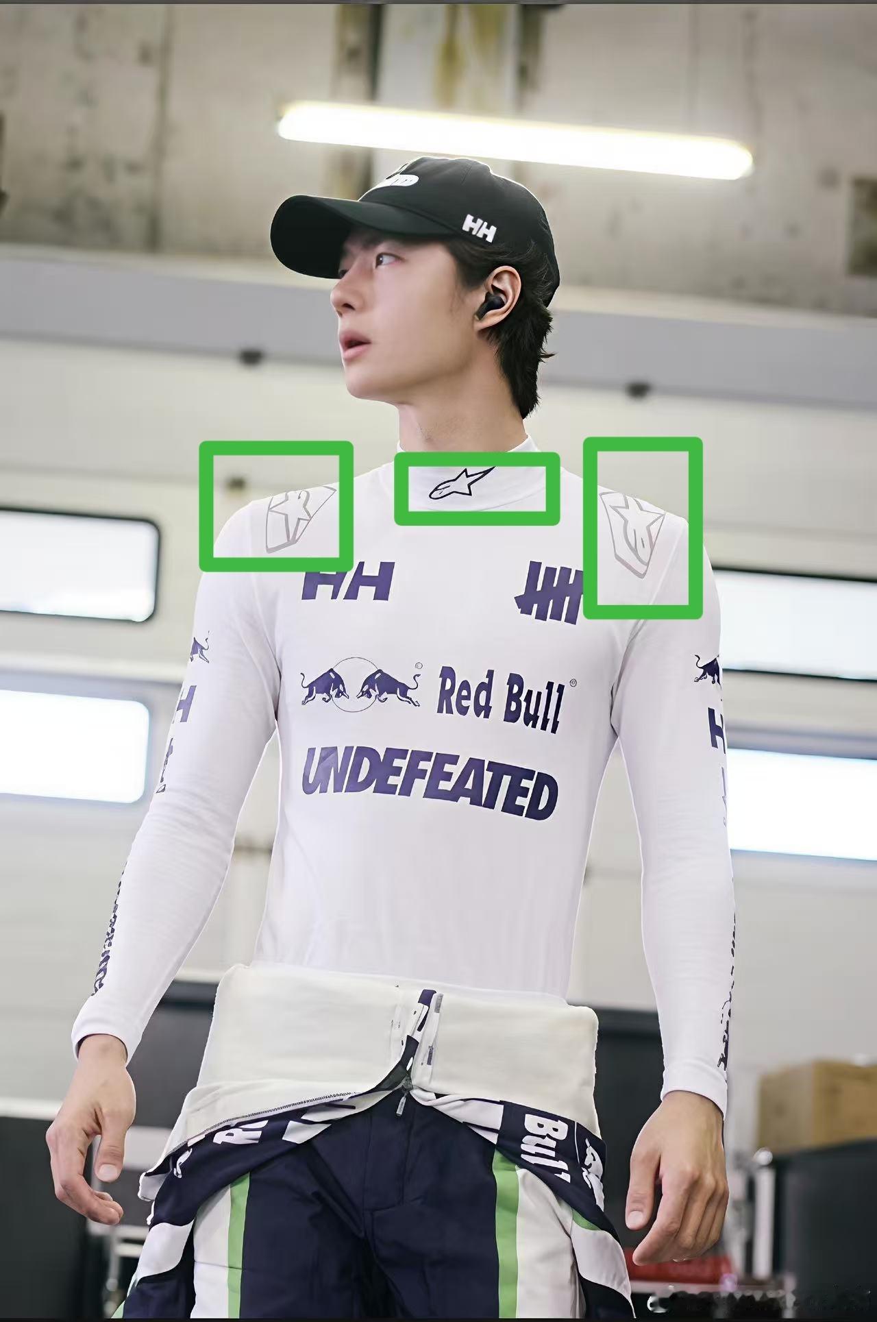 生活手记早就注意到王一博赛车服上这个可爱的logo了，原来是阻燃服的品牌logo