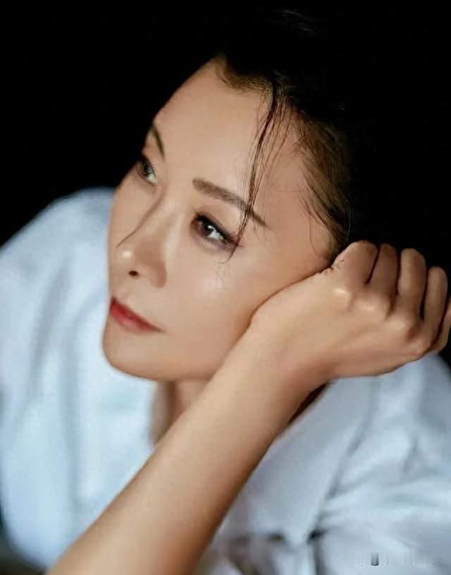 复刻奶奶容貌，柯蓝：我是自带呼吸的水彩画