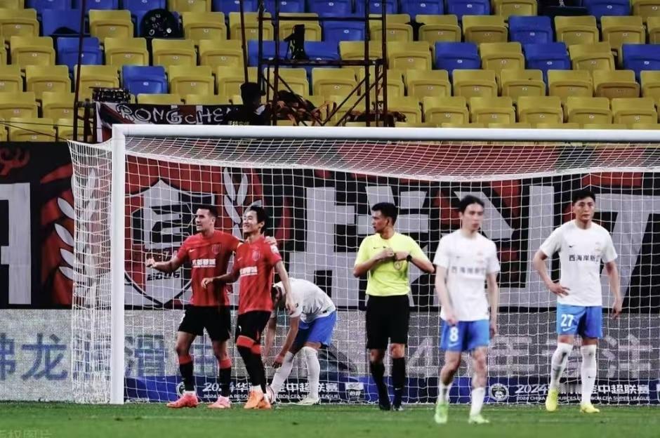 中超第14轮，成都蓉城7：0狂胜青岛西海岸，有三句话不吐不快：
 
1、成都蓉城