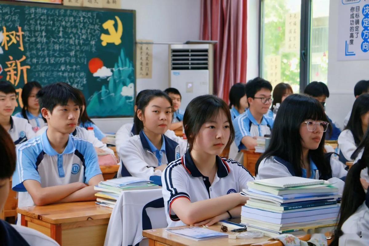 AI 代替老师批改作业吗？ 
AI已用于给学生批改作业，但只能作为辅助，不能完全