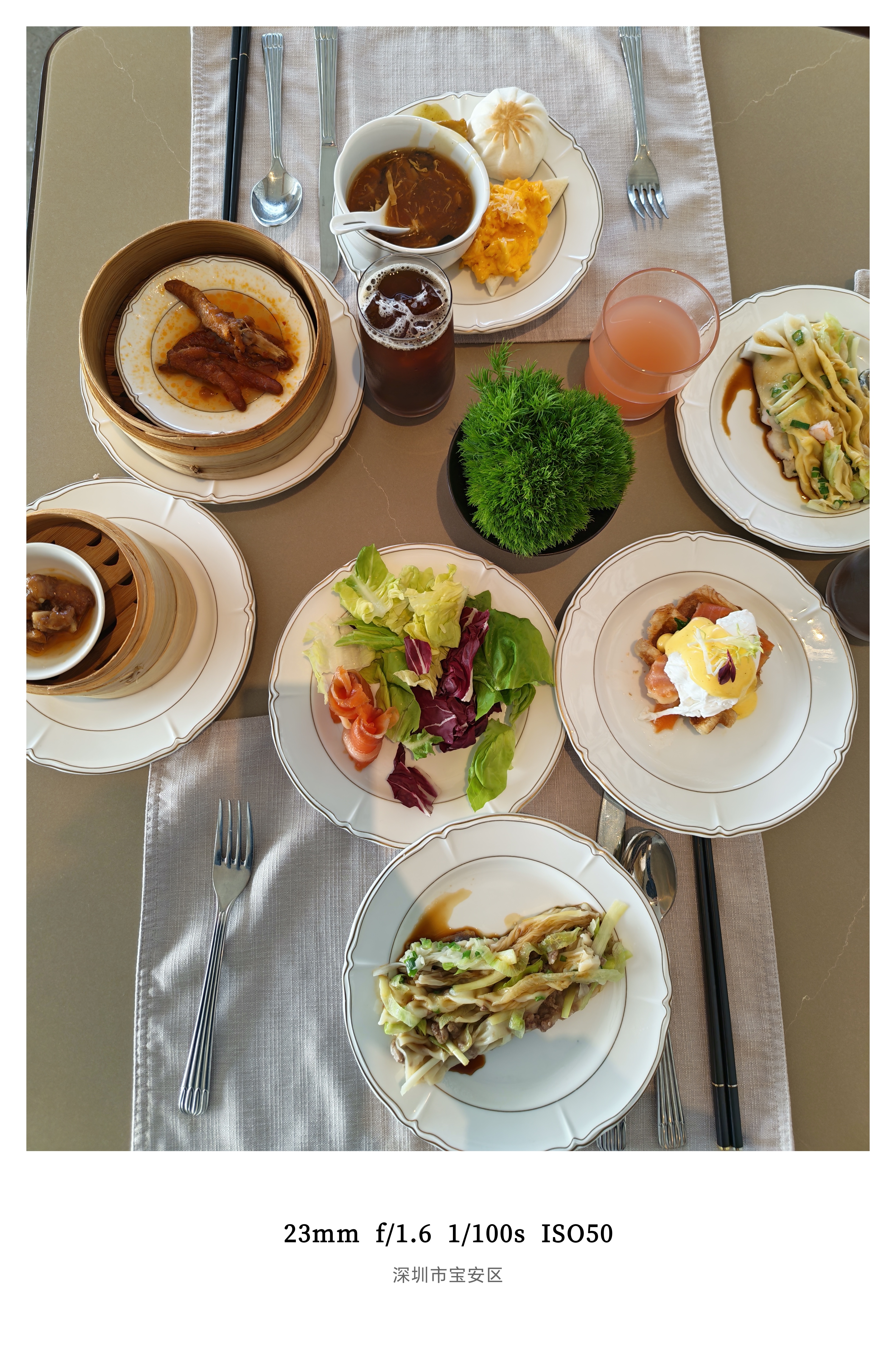 朋友们早呀干净饮食第五天这一桌子美食我只能吃菜叶子再奖励自己一盘牛肉肠粉 