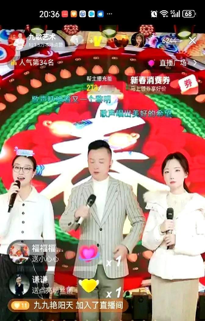 外面传他和女搭档的绯闻快炸了，他却抱着女儿在直播间，吹蜡烛。
 
弹幕里一堆人故