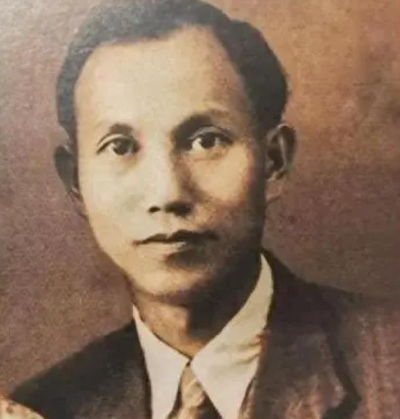 [太阳]党组织给了他1000美元，让他去做生意，做什么不管，但是，组织什么时候要
