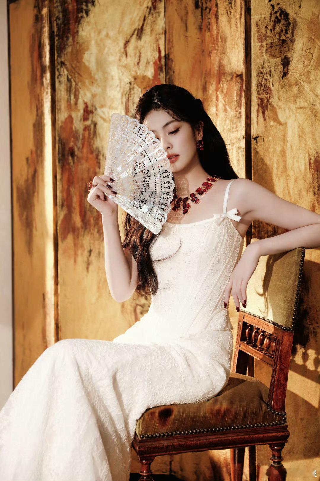 白鹿白裙红宝石白鹿吊带鱼尾白裙 可以啊 